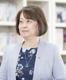 講師