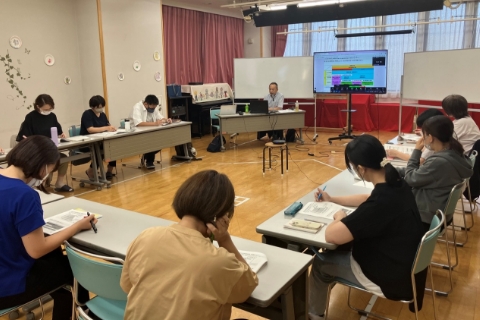 事務担当者向けの個別相談とパート従業員向け講習会を通じて、双方から理解を深める取り組みを実施。